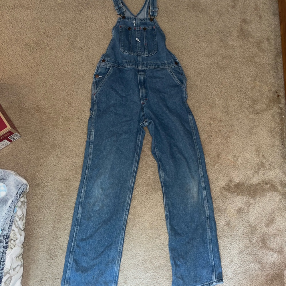Dickies but the original tag is gone. Lots of great pockets!!